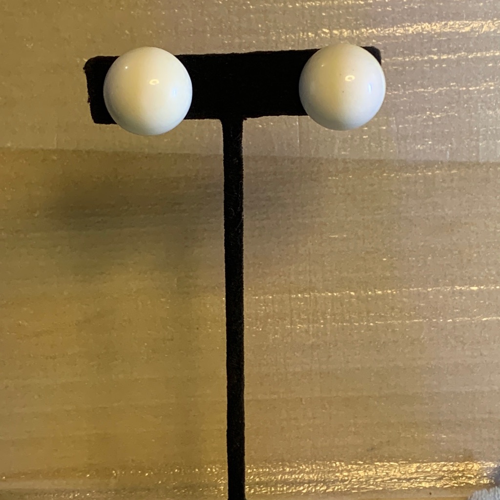 Vintage Richelieu White Screw Back Earrings 22$